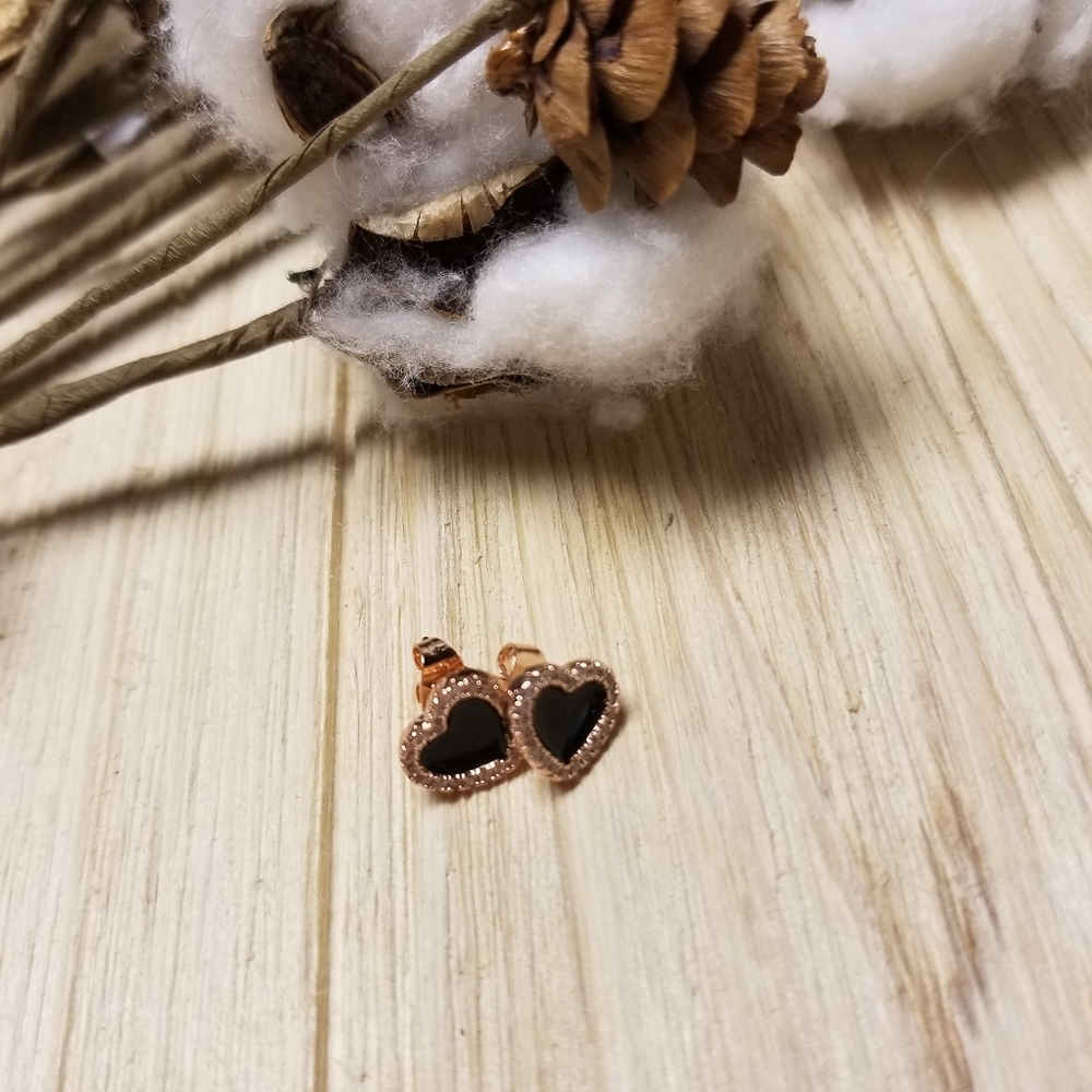 Stunning Rose Gold black sapphire heart studs - Picture 2 of 4